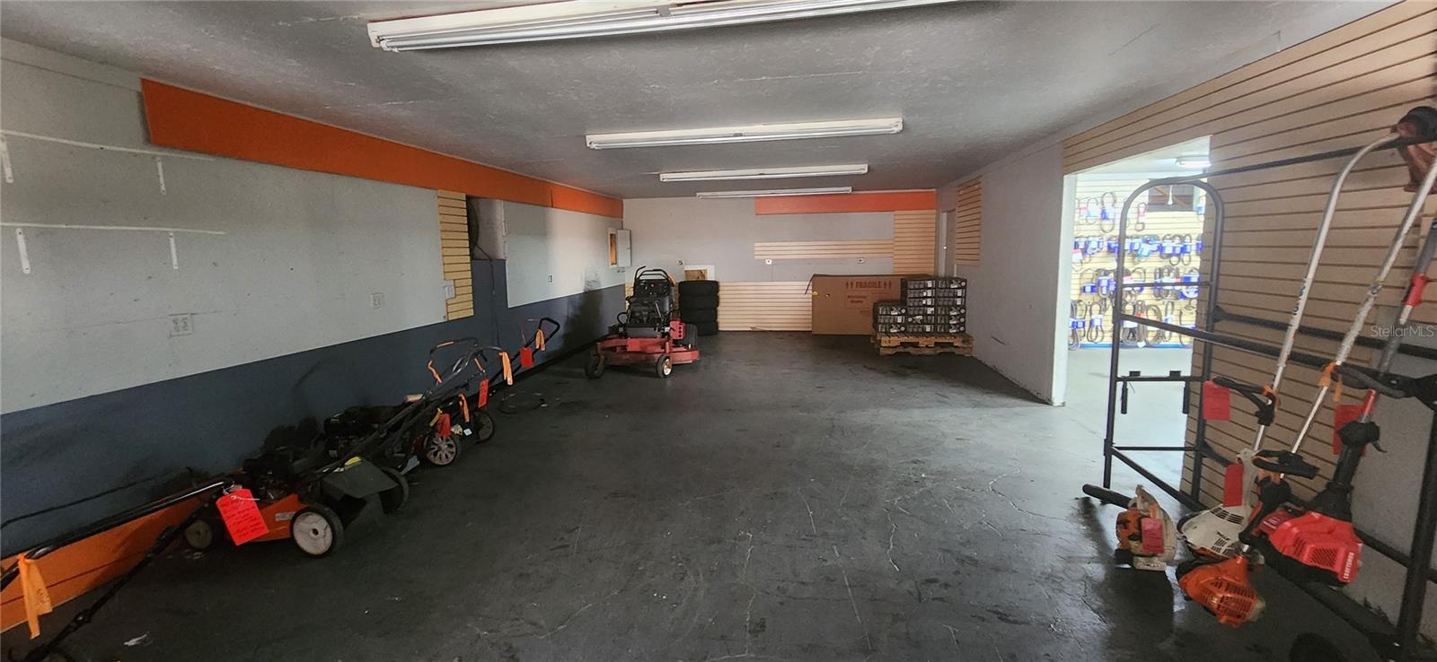 Listing photo id 10 for 7941 N Armenia Ave,