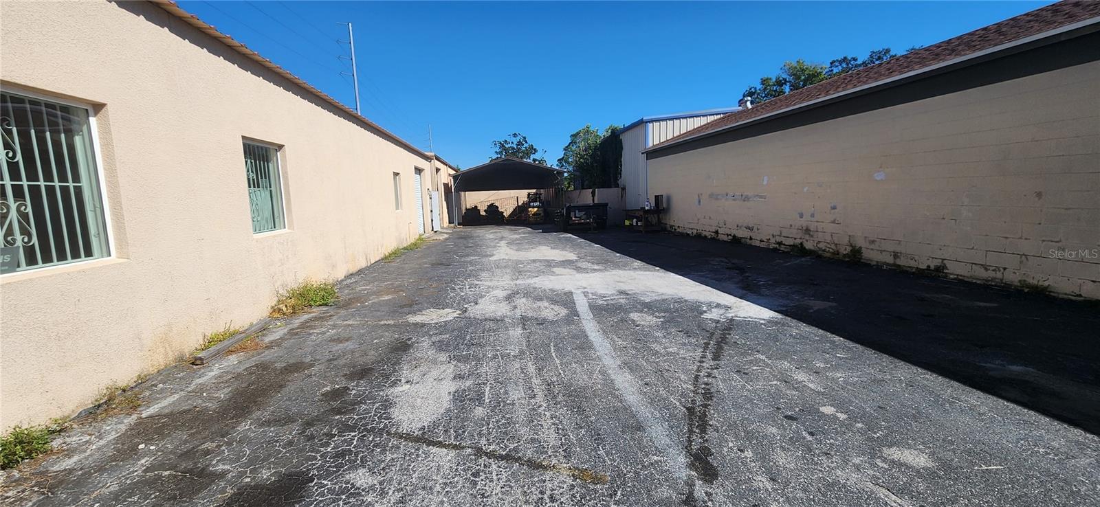 Listing photo id 12 for 7941 N Armenia Ave,