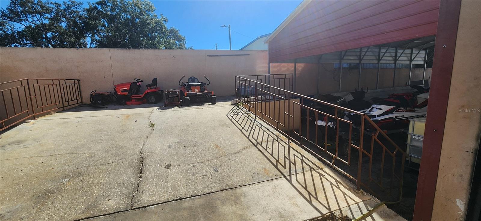 Listing photo id 13 for 7941 N Armenia Ave,