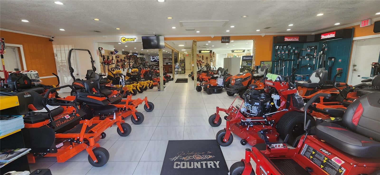 Listing photo id 0 for 7941 N Armenia Ave,