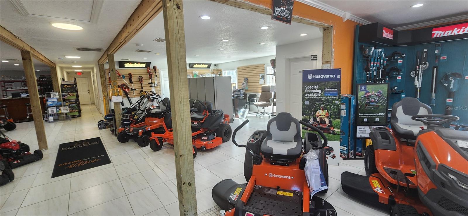 Listing photo id 4 for 7941 N Armenia Ave,