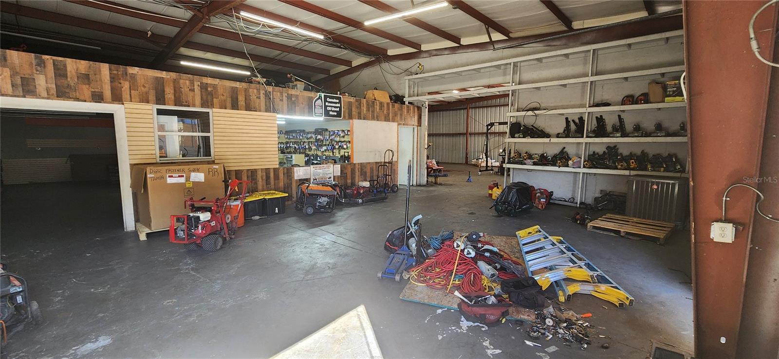 Listing photo id 5 for 7941 N Armenia Ave,