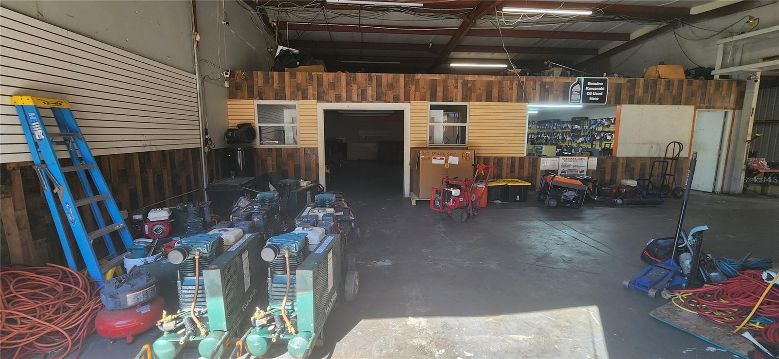 Listing photo id 6 for 7941 N Armenia Ave,