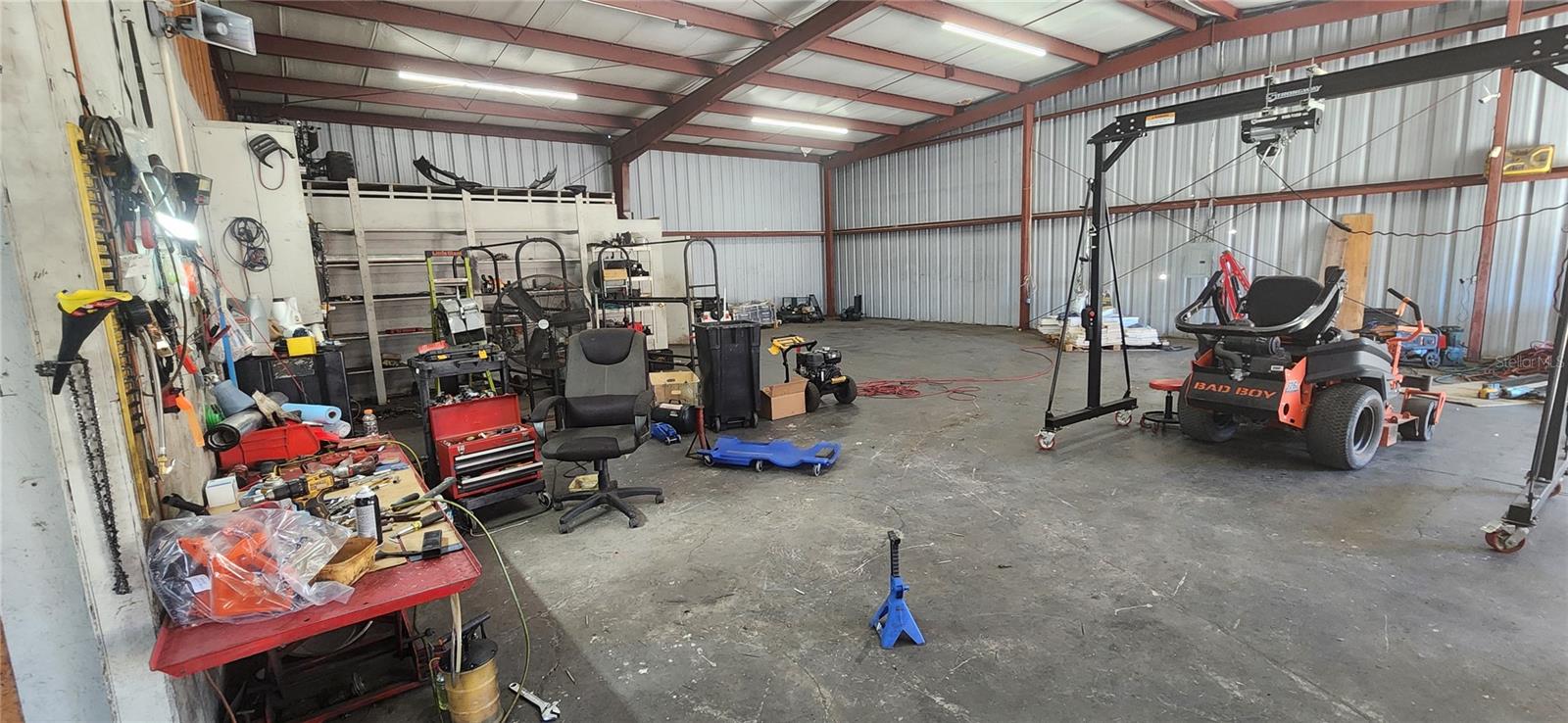 Listing photo id 7 for 7941 N Armenia Ave,