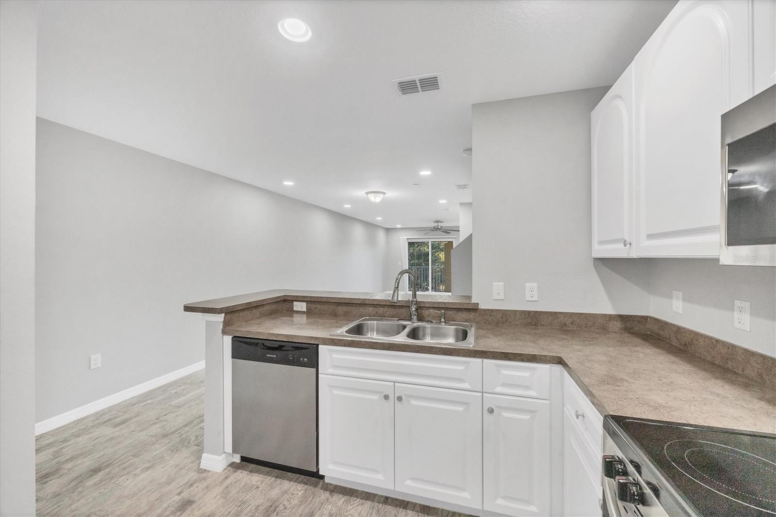 Image 13 of 40 For 8944 White Sage Loop 3204