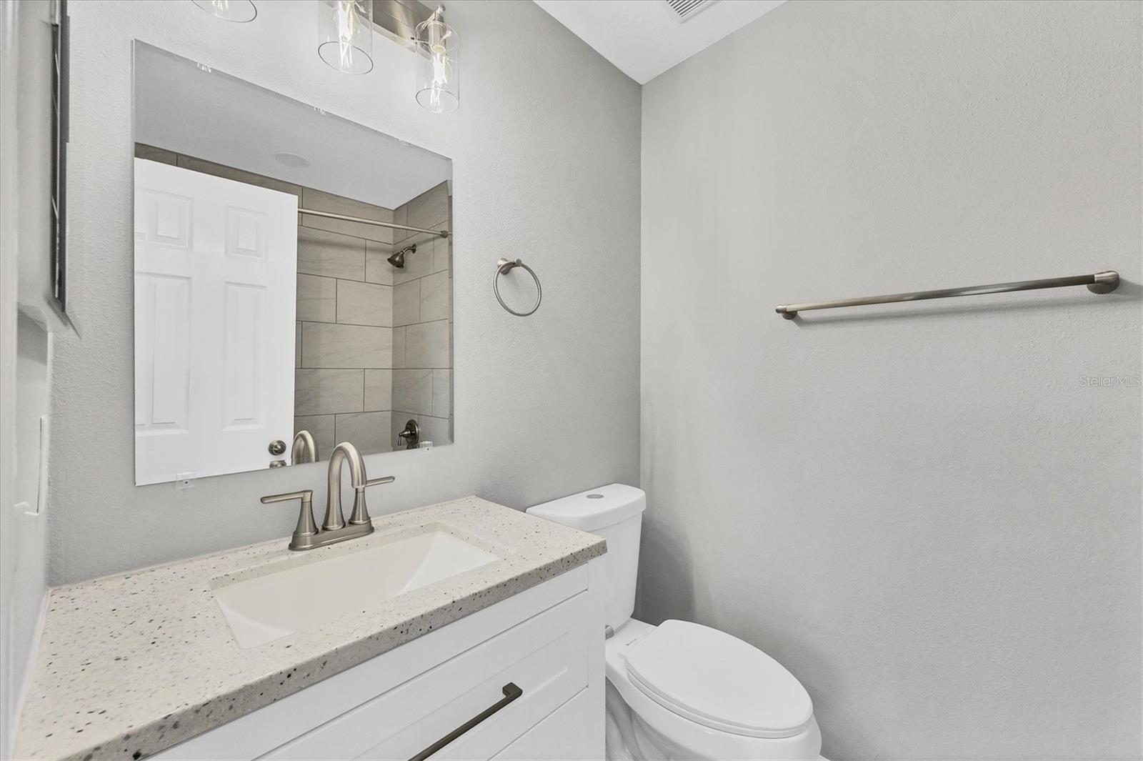 Image 18 of 40 For 8944 White Sage Loop 3204