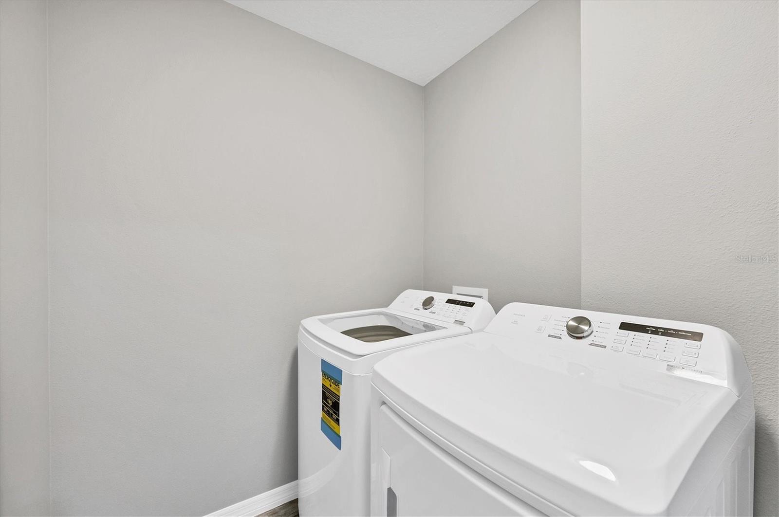 Image 23 of 40 For 8944 White Sage Loop 3204