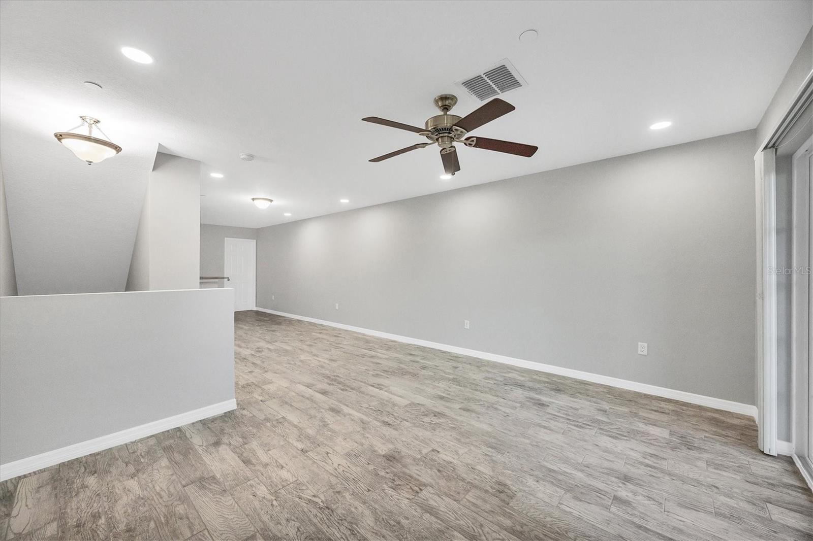 Image 8 of 40 For 8944 White Sage Loop 3204