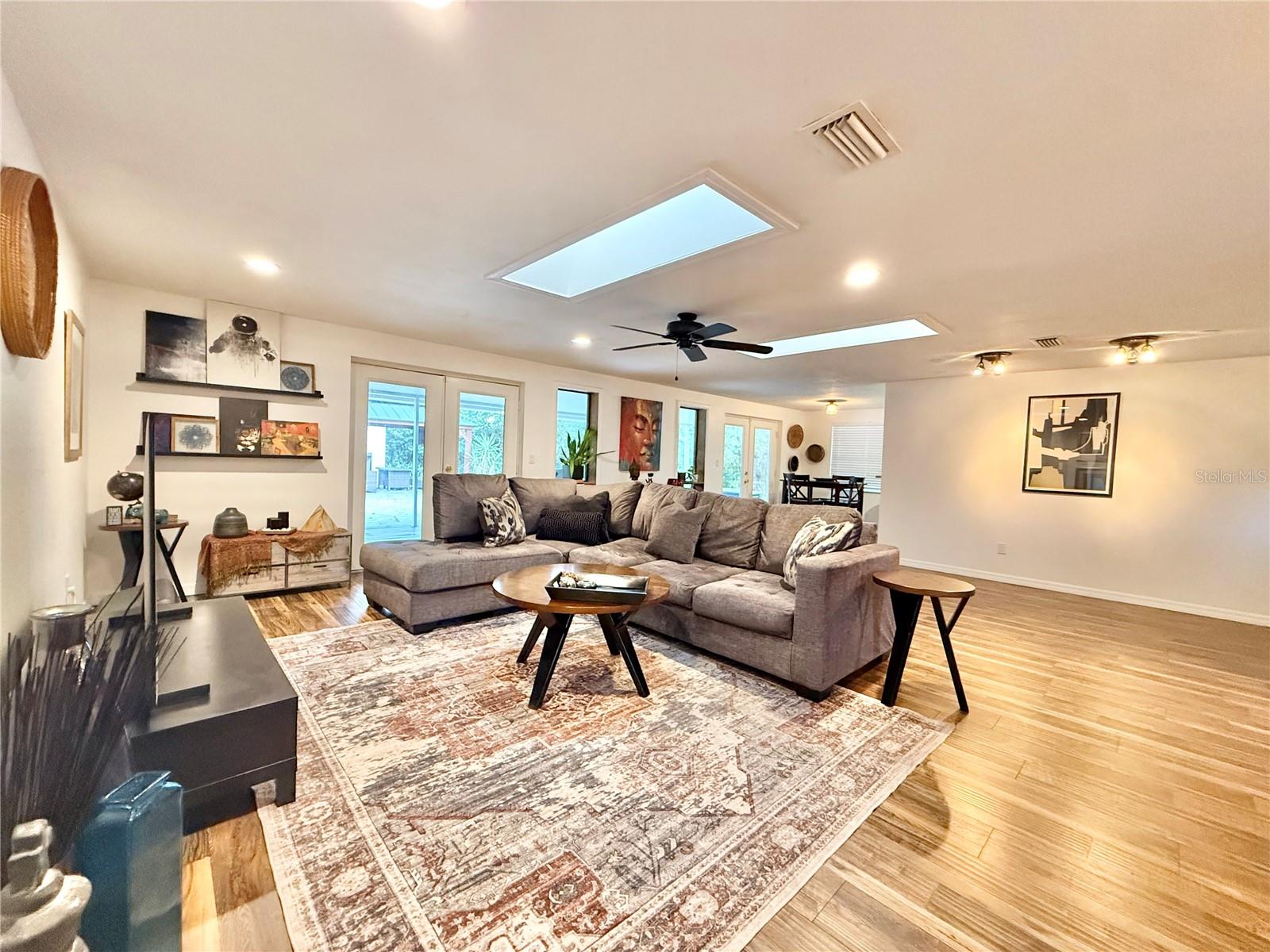 Image 7 of 60 For 1004 Lake Charles Circle