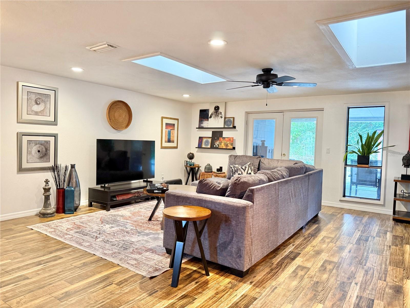 Image 9 of 60 For 1004 Lake Charles Circle