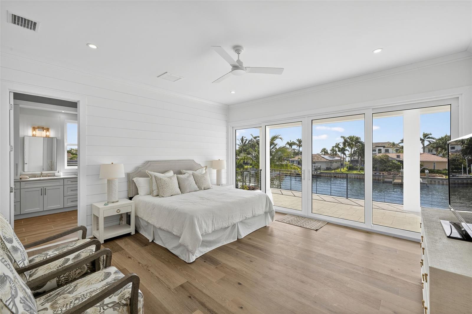 Image 22 of 63 For 2050 Hawaii Avenue Ne