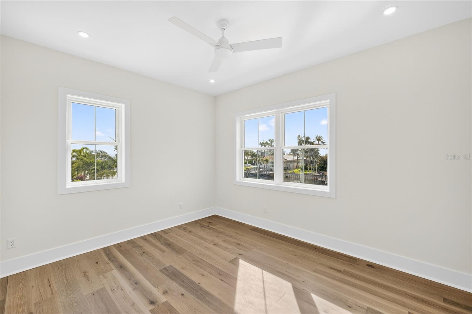 Image 34 of 63 For 2050 Hawaii Avenue Ne