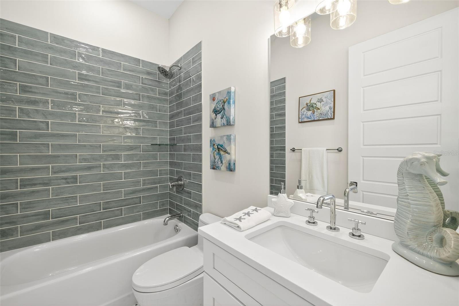 Image 38 of 63 For 2050 Hawaii Avenue Ne