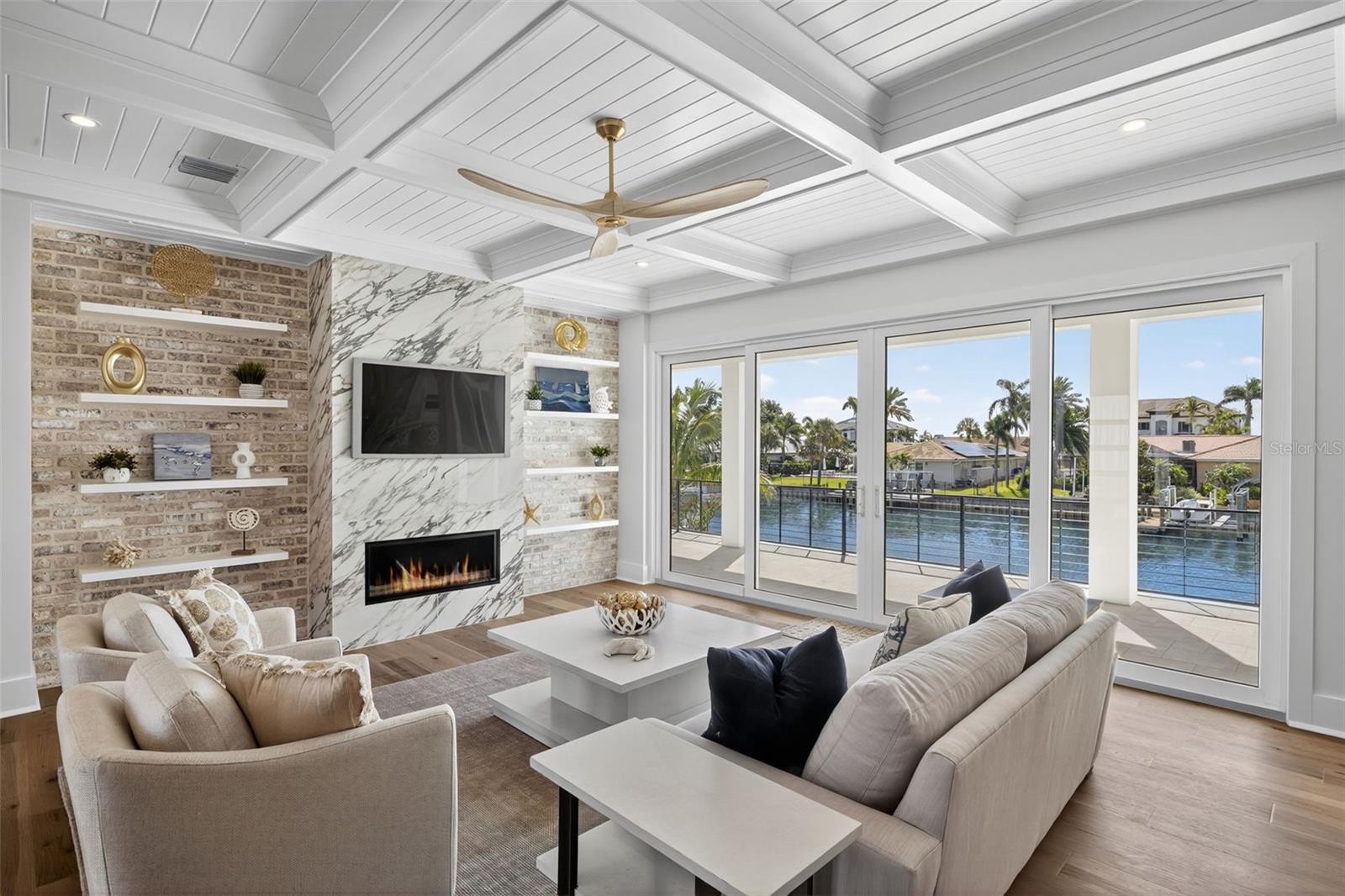 Image 4 of 63 For 2050 Hawaii Avenue Ne