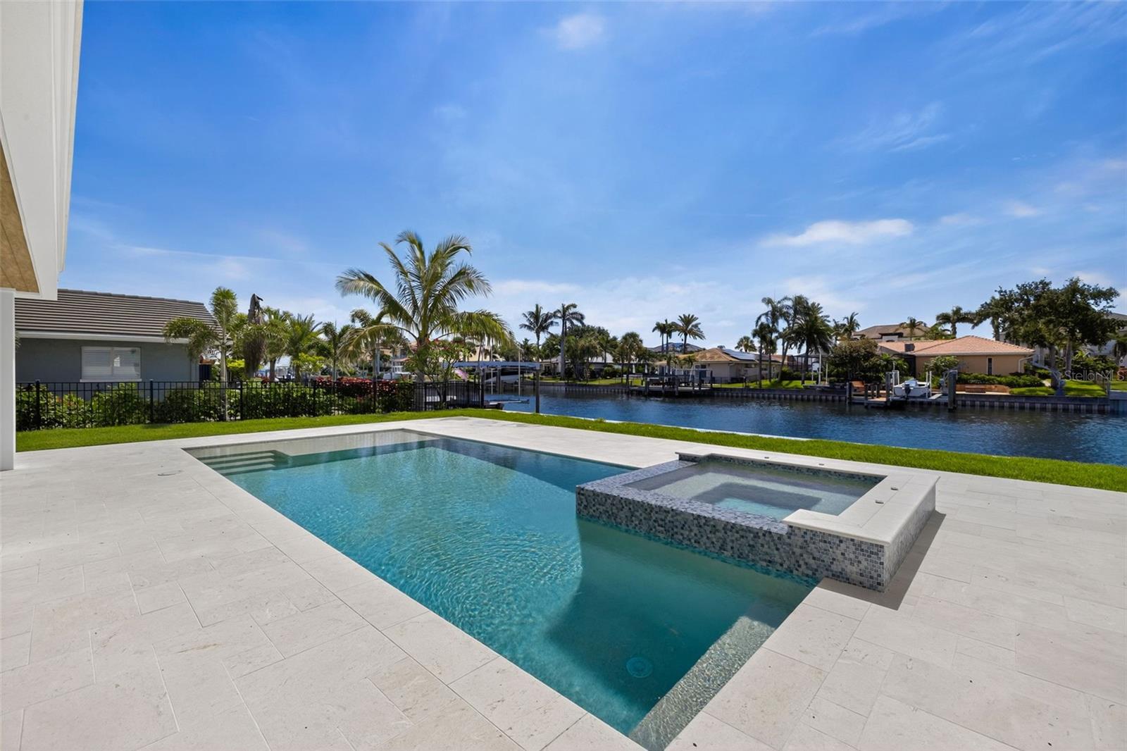 Image 44 of 63 For 2050 Hawaii Avenue Ne