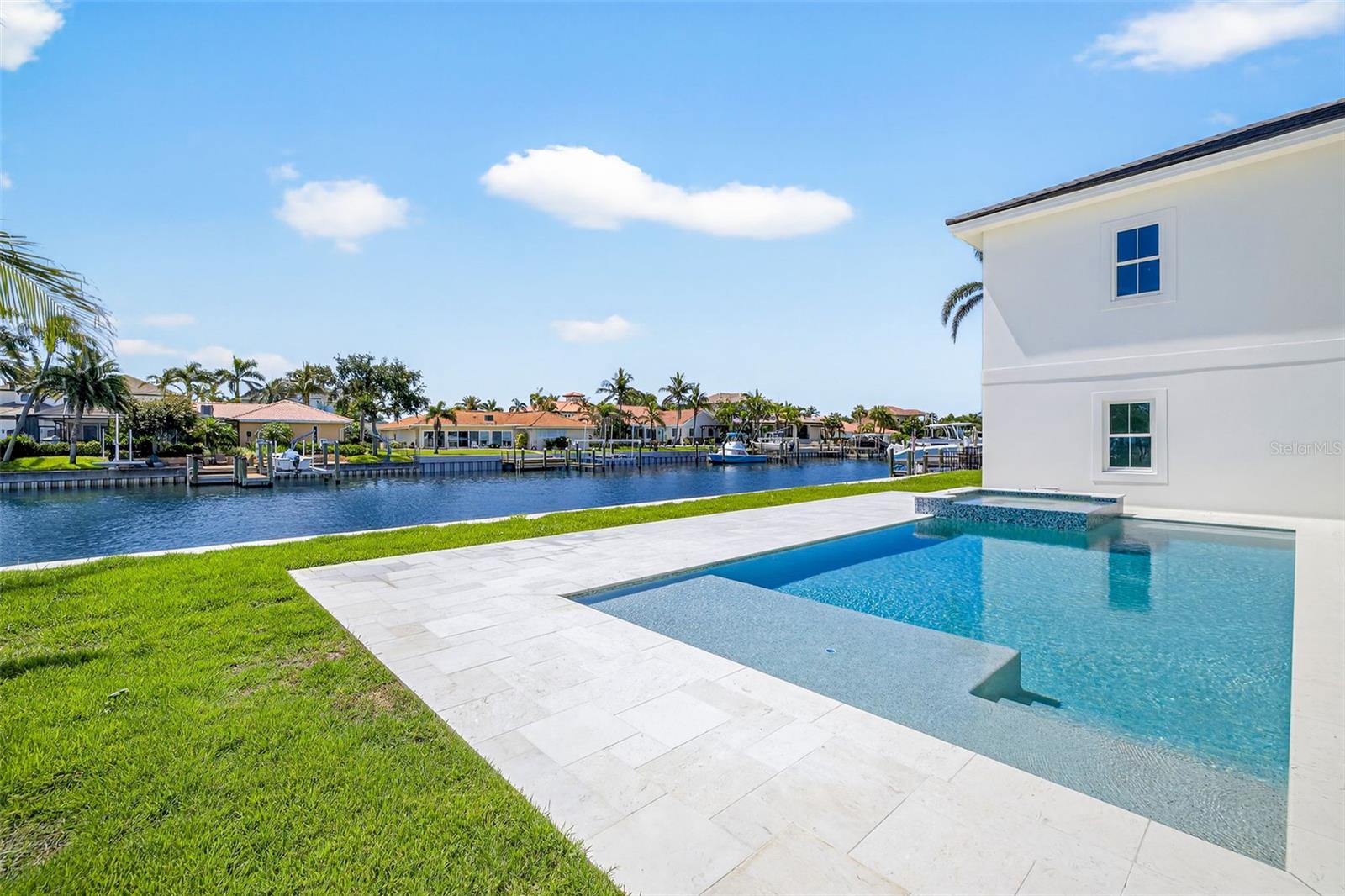 Image 46 of 63 For 2050 Hawaii Avenue Ne