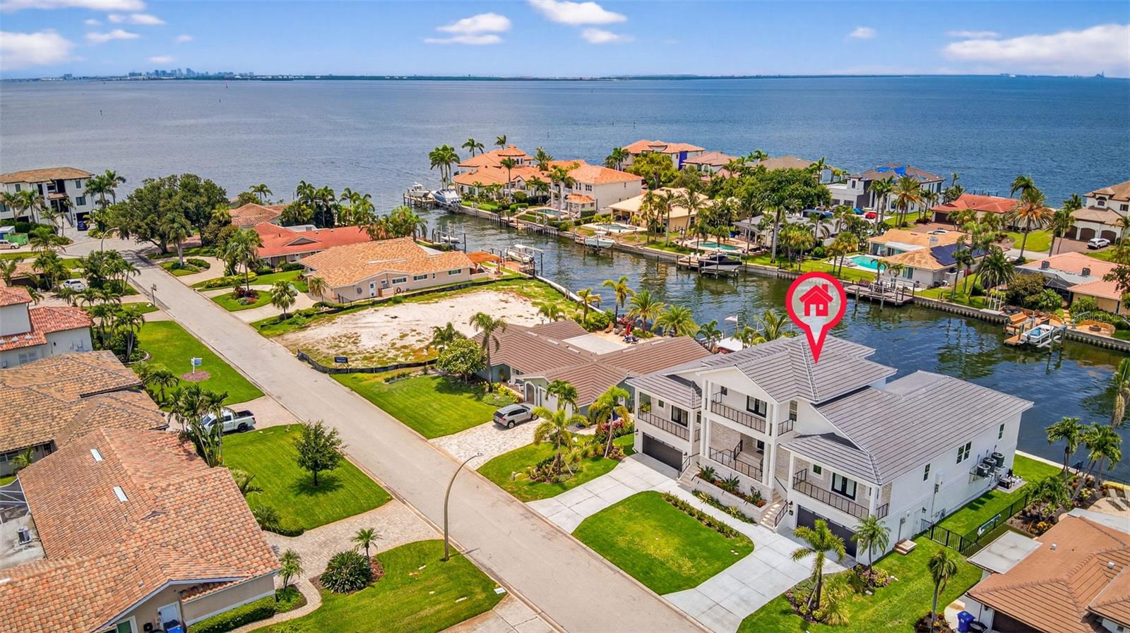 Image 55 of 63 For 2050 Hawaii Avenue Ne