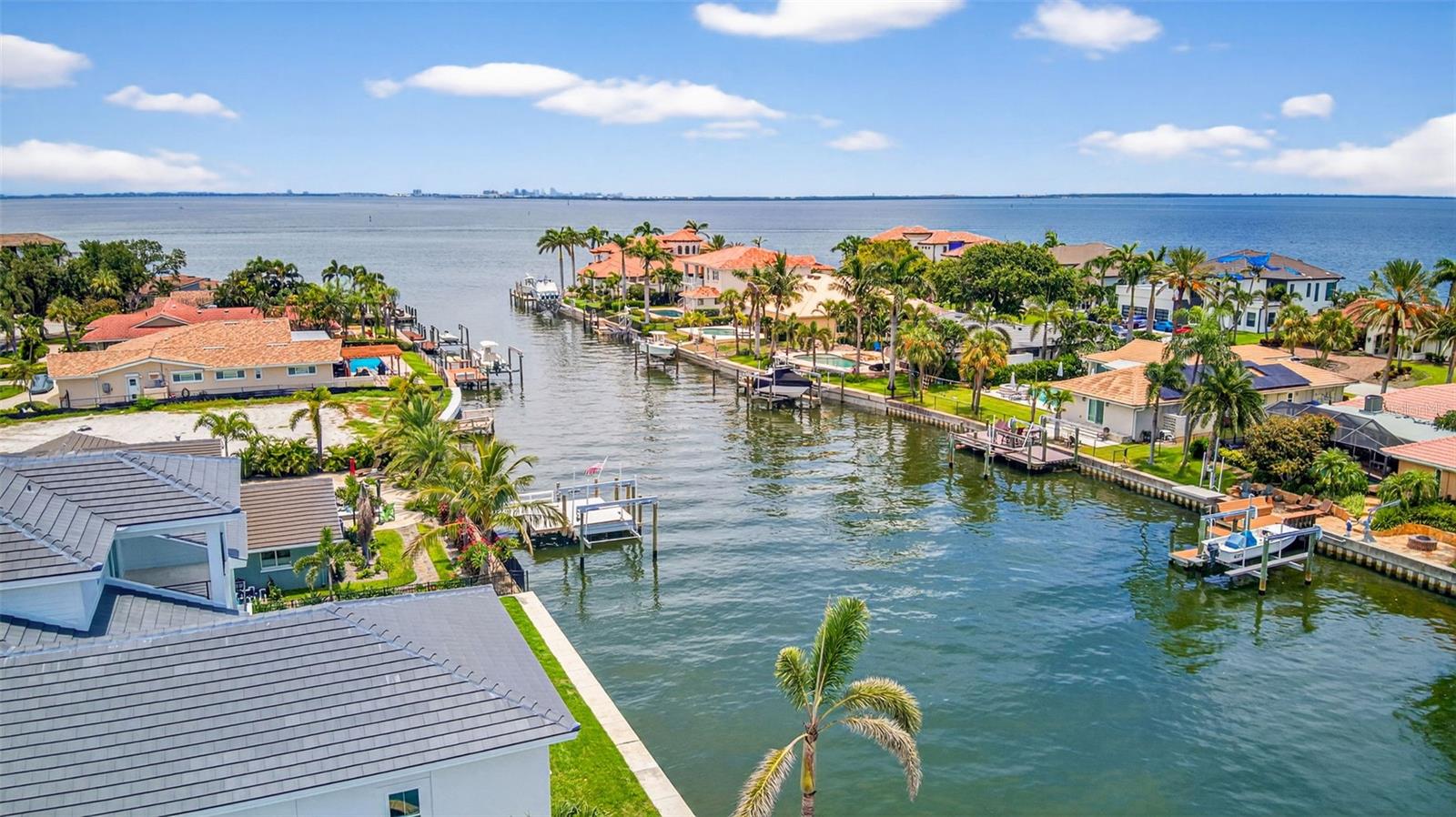 Image 58 of 63 For 2050 Hawaii Avenue Ne