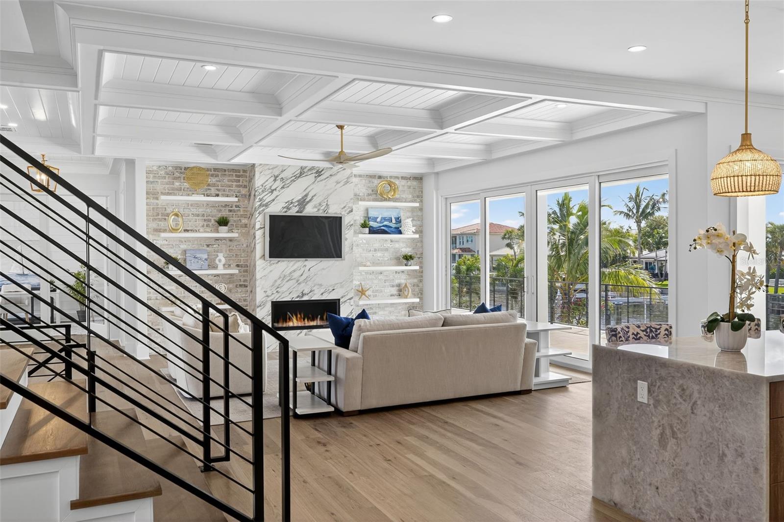 Image 6 of 63 For 2050 Hawaii Avenue Ne