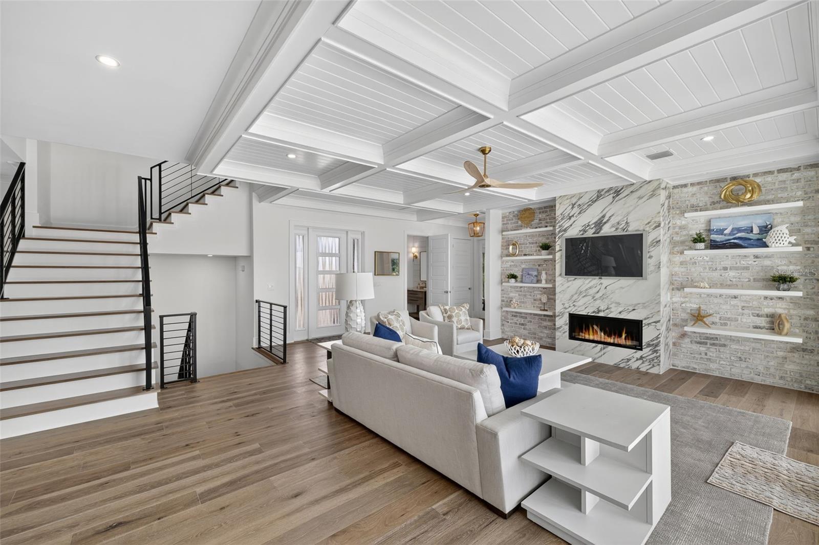 Image 7 of 63 For 2050 Hawaii Avenue Ne