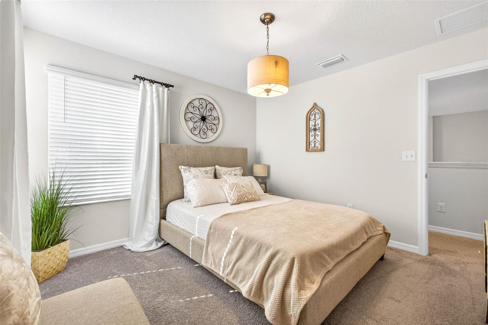 Image 38 of 83 For 5516 Silver Sun Drive