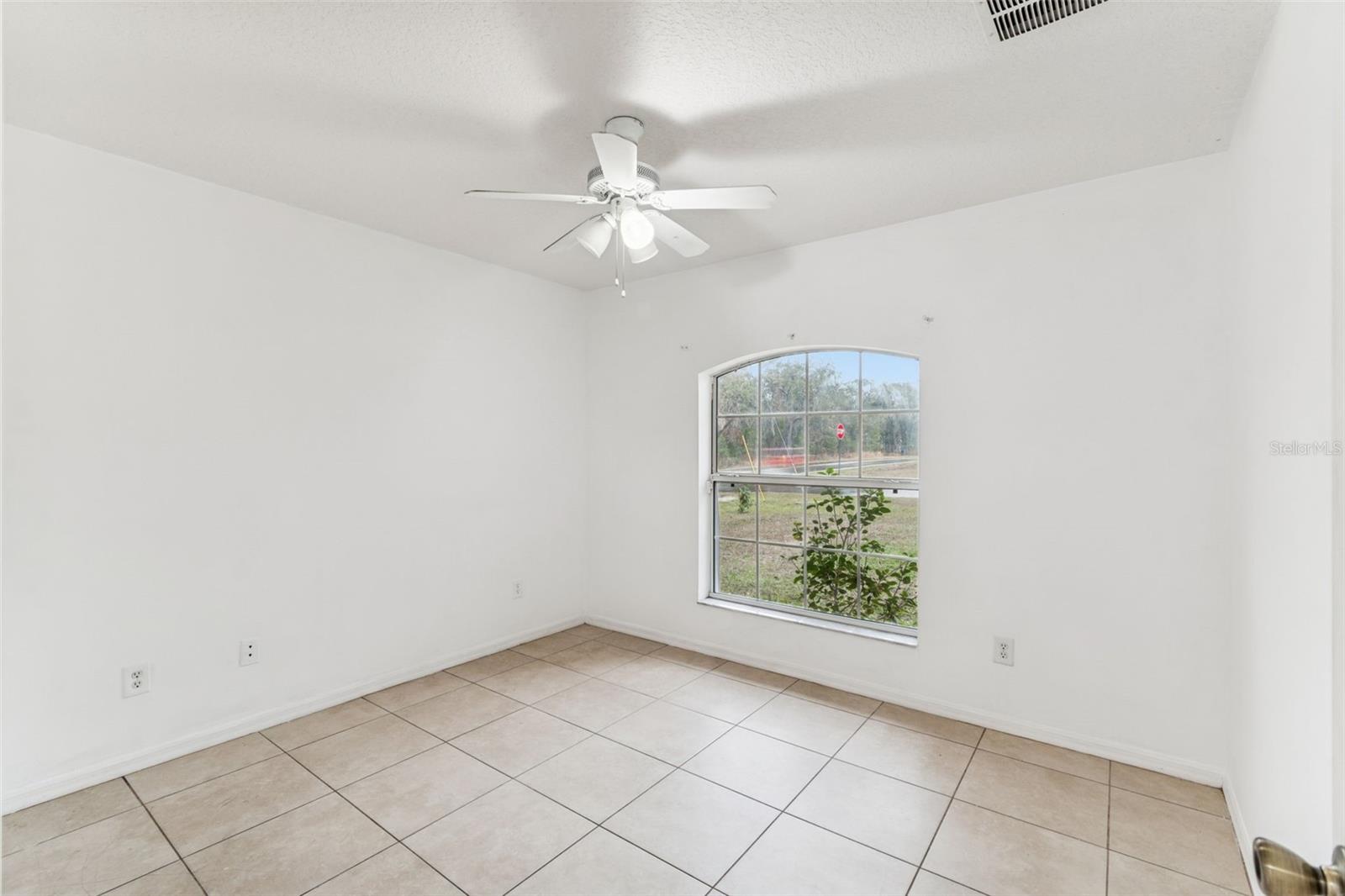 Image 14 of 25 For 14 Charles Avenue