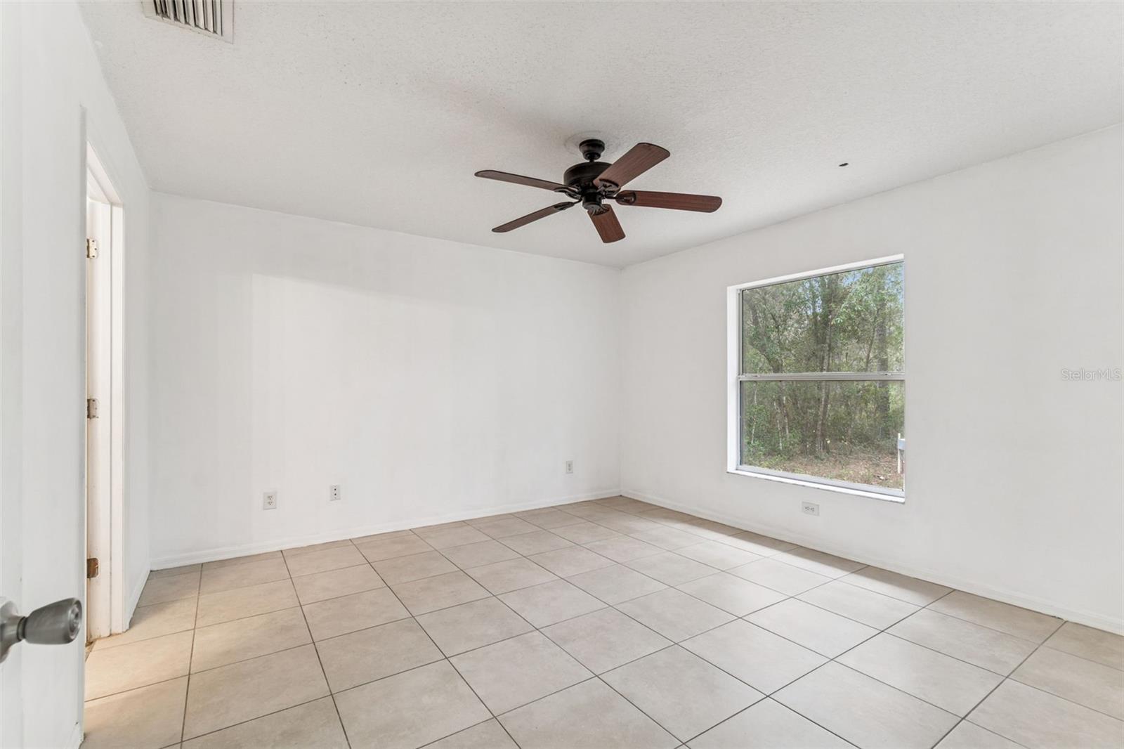 Image 19 of 25 For 14 Charles Avenue