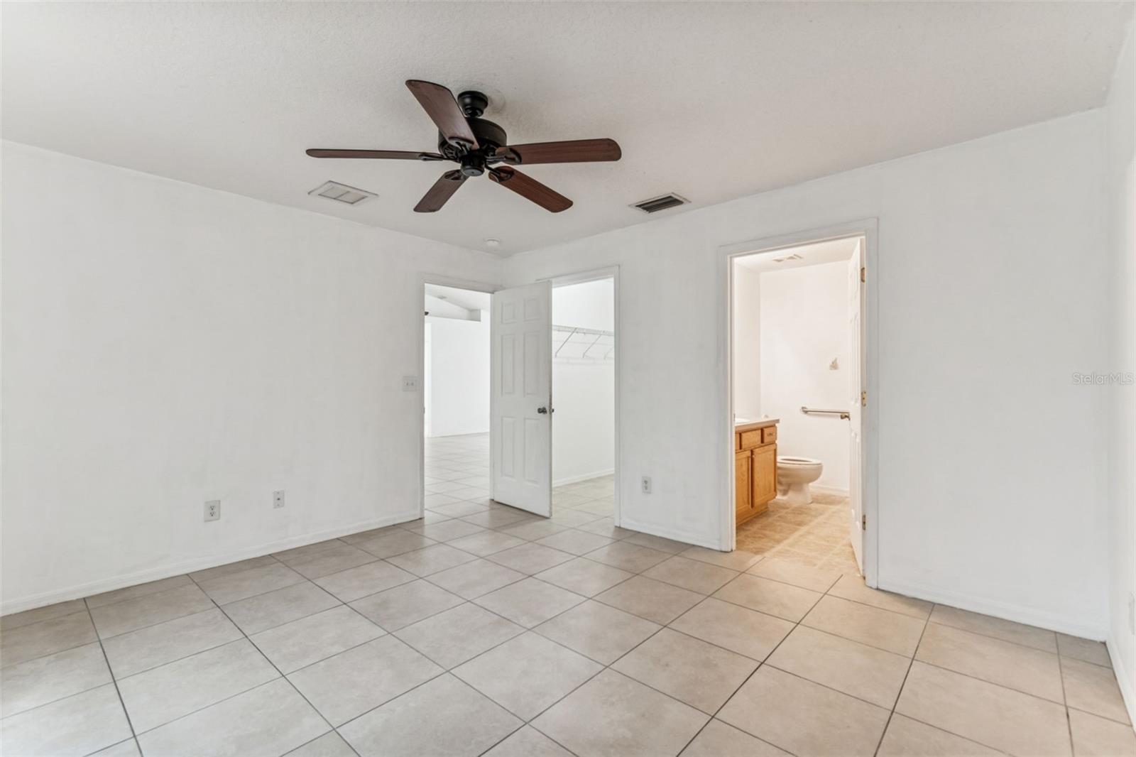 Image 20 of 25 For 14 Charles Avenue