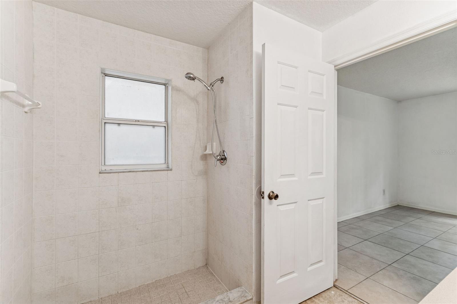 Image 23 of 25 For 14 Charles Avenue