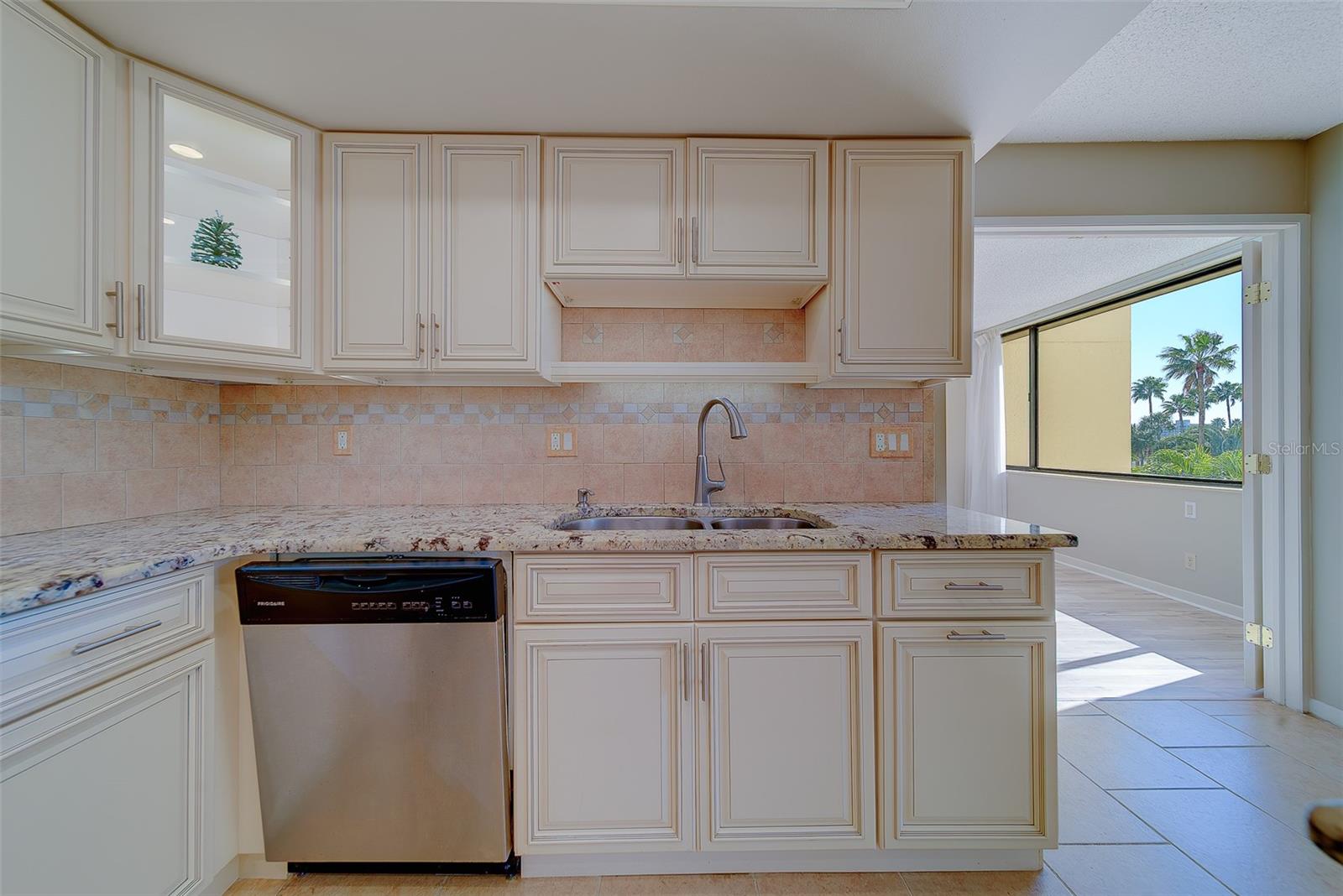 Image 21 of 68 For 1480 Gulf Boulevard 201