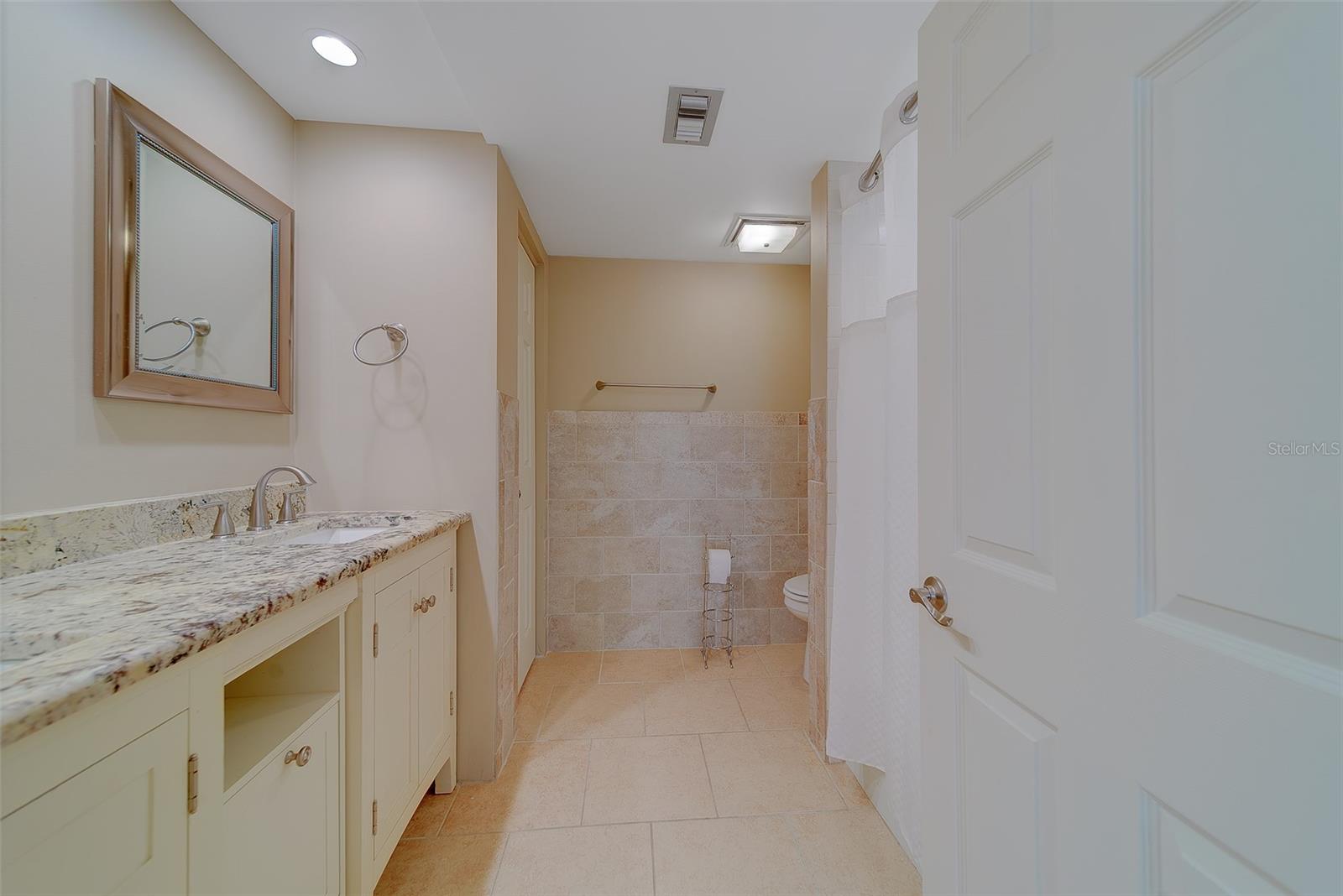 Image 28 of 68 For 1480 Gulf Boulevard 201