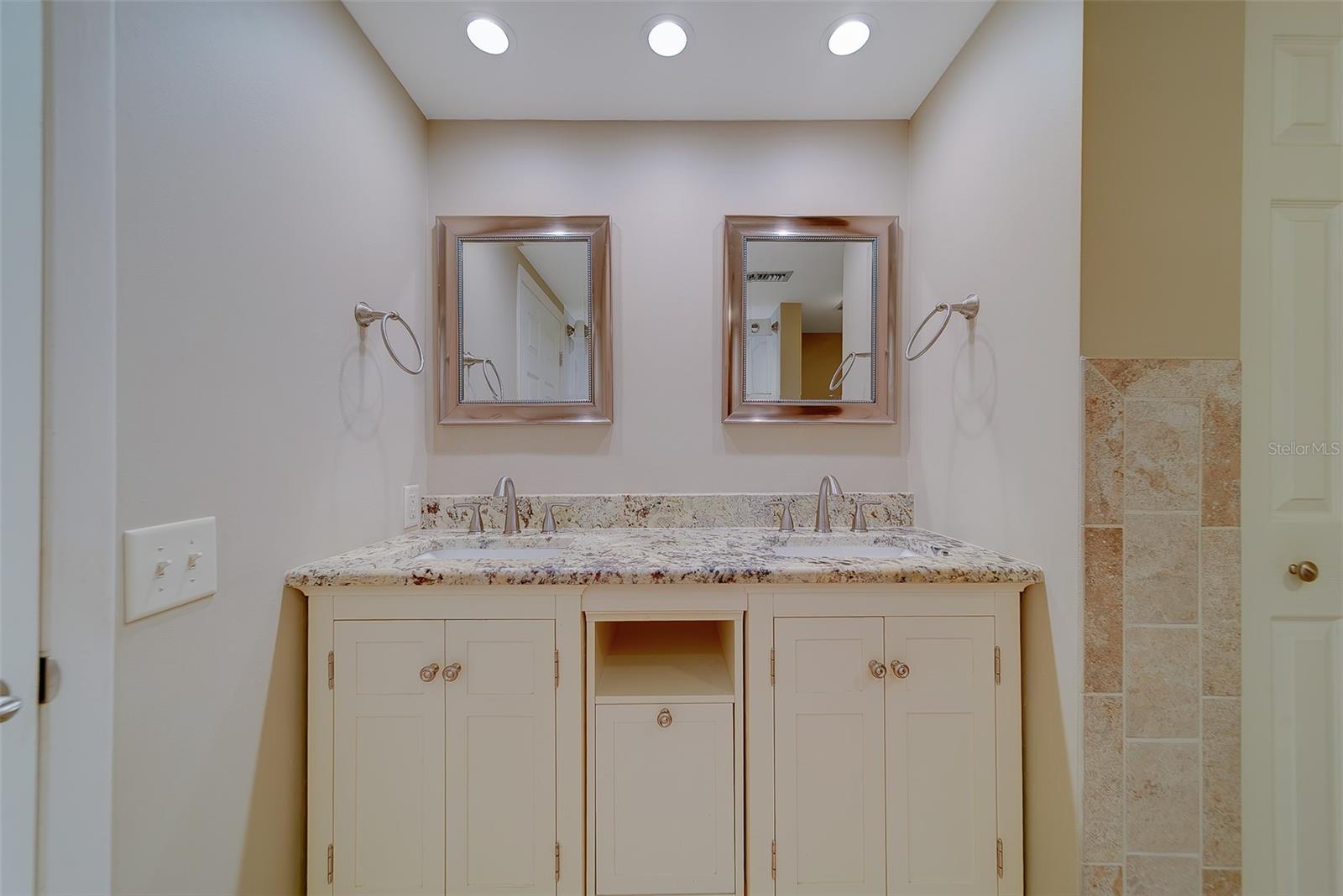 Image 30 of 68 For 1480 Gulf Boulevard 201