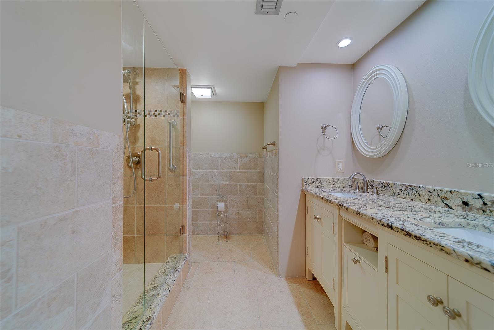 Image 37 of 68 For 1480 Gulf Boulevard 201