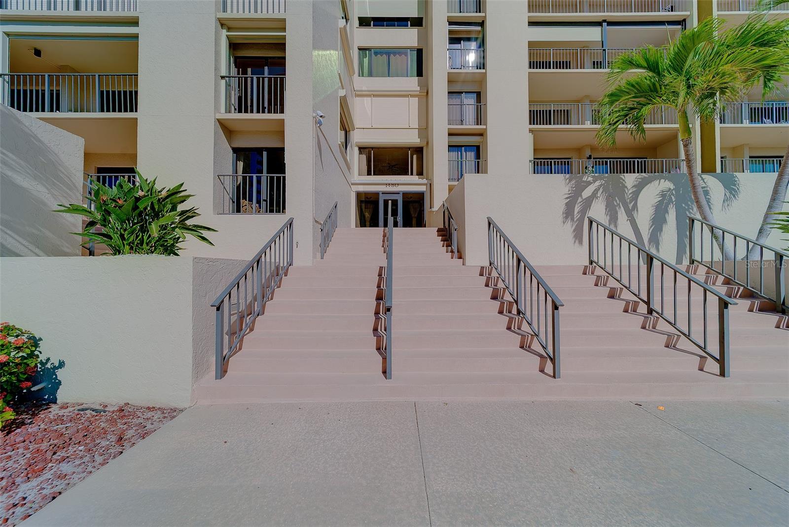 Image 4 of 68 For 1480 Gulf Boulevard 201