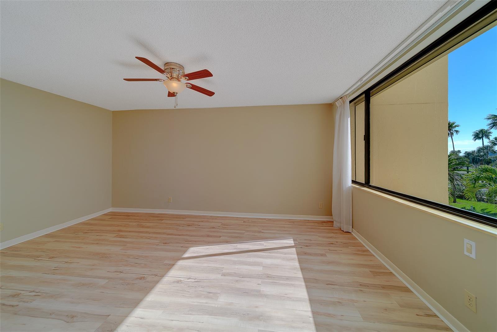 Image 40 of 68 For 1480 Gulf Boulevard 201