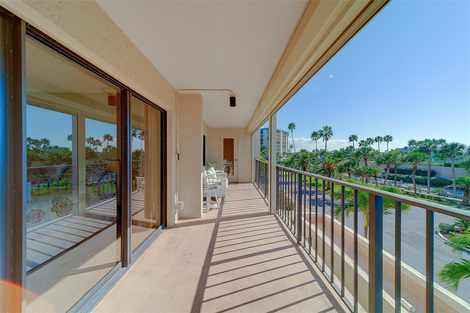 Image 46 of 68 For 1480 Gulf Boulevard 201