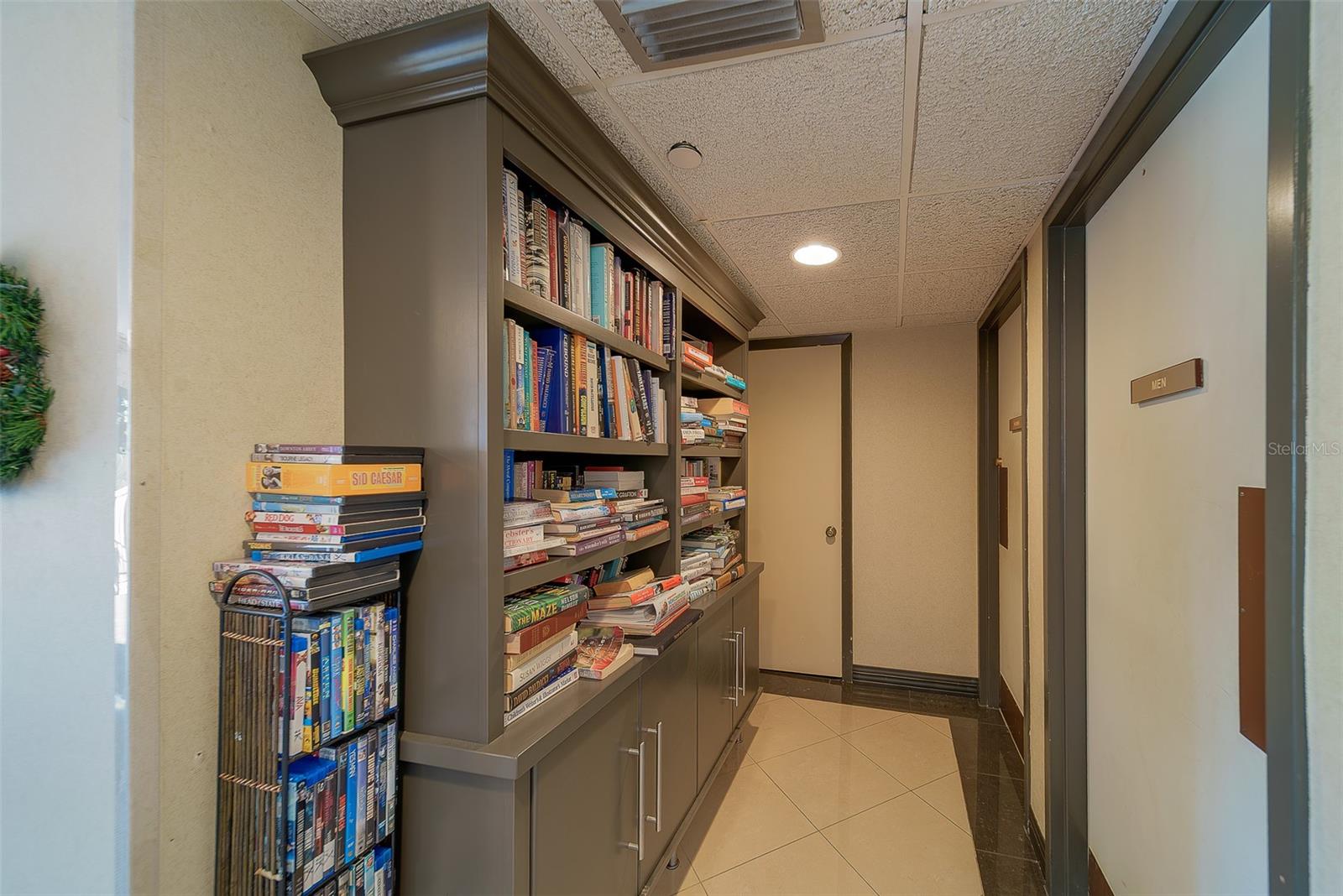 Image 49 of 68 For 1480 Gulf Boulevard 201