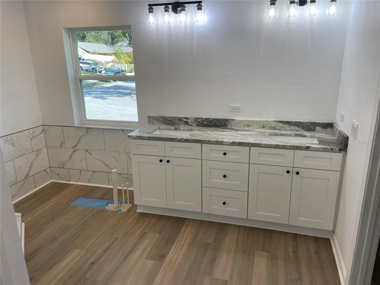 Image 11 of 19 For 849 Laurelridge Court