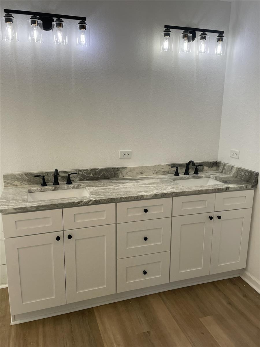 Image 12 of 19 For 849 Laurelridge Court