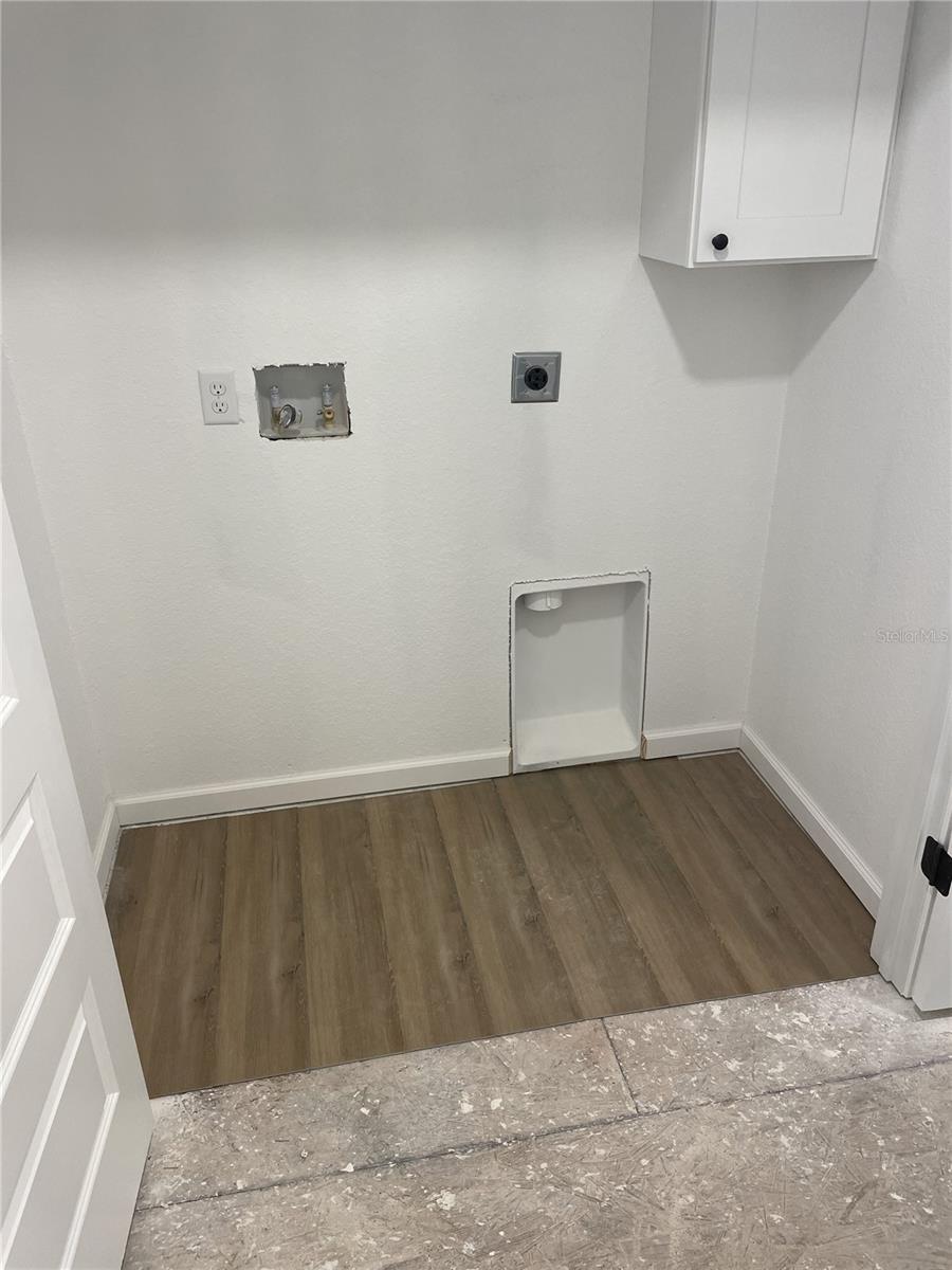 Image 14 of 19 For 849 Laurelridge Court