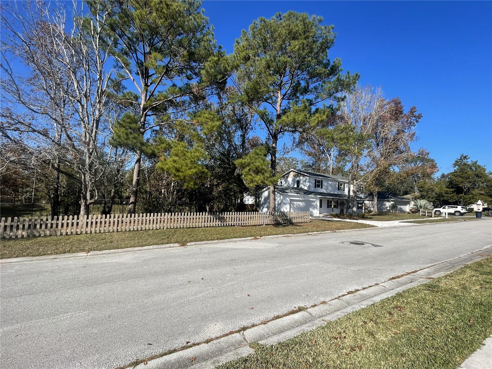 Image 3 of 19 For 849 Laurelridge Court