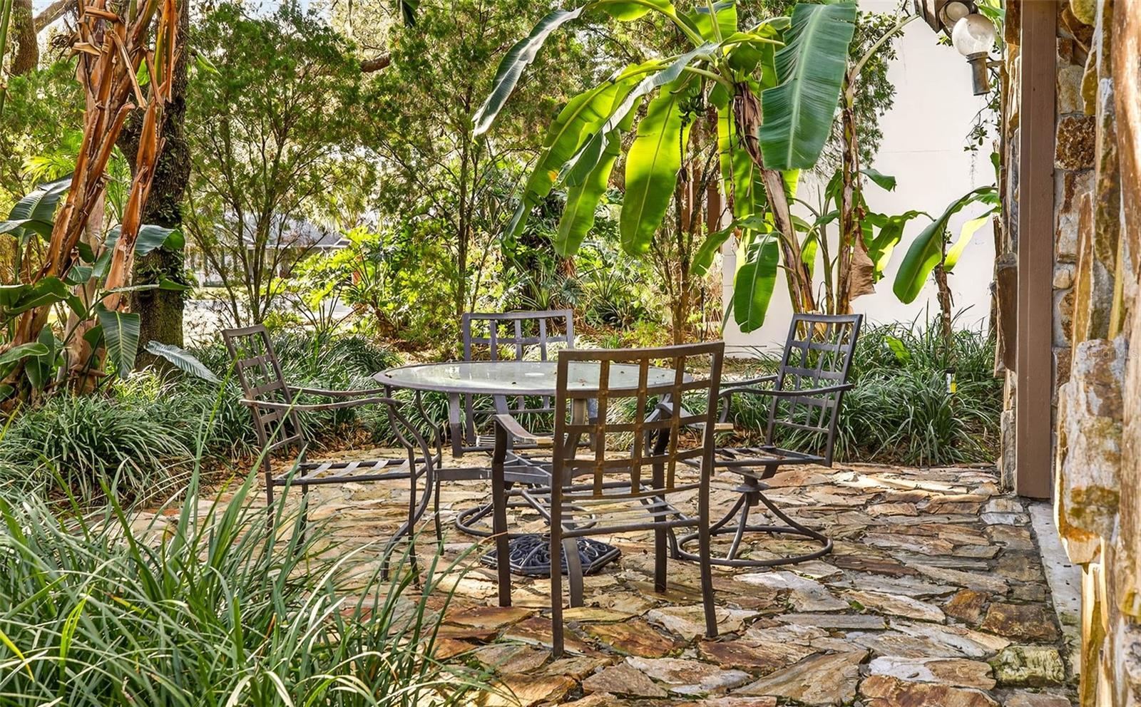 Listing photo id 8 for 6410 112th Avenue