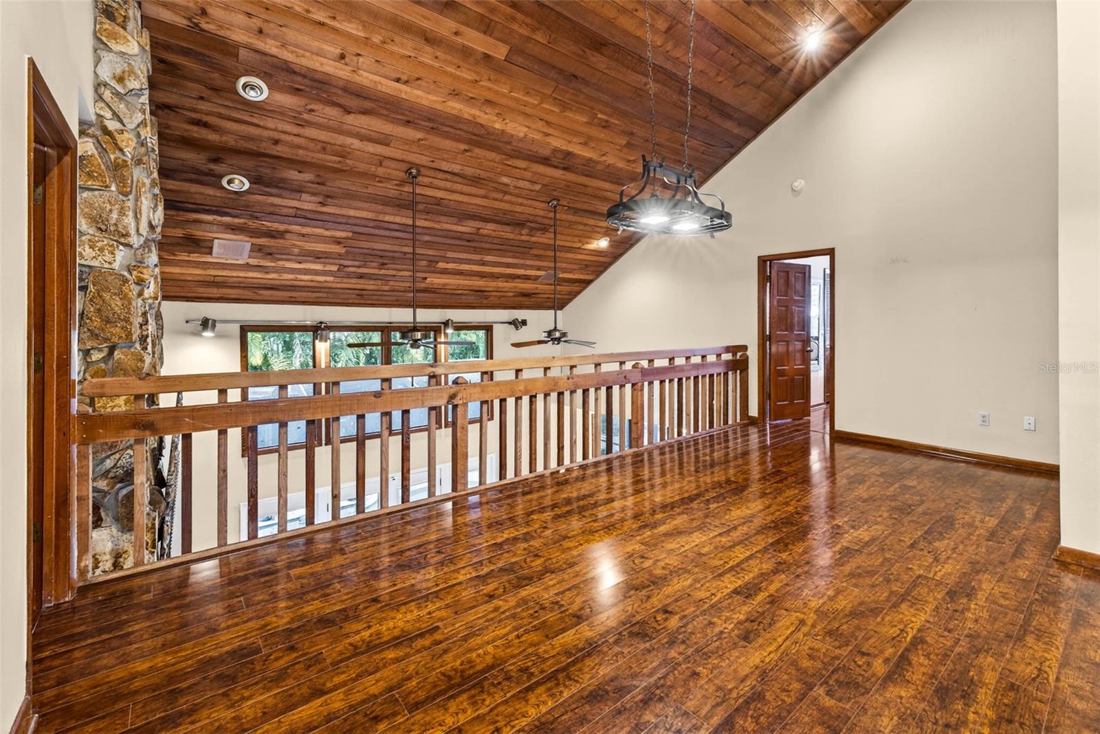 Listing photo id 11 for 6410 112th Avenue