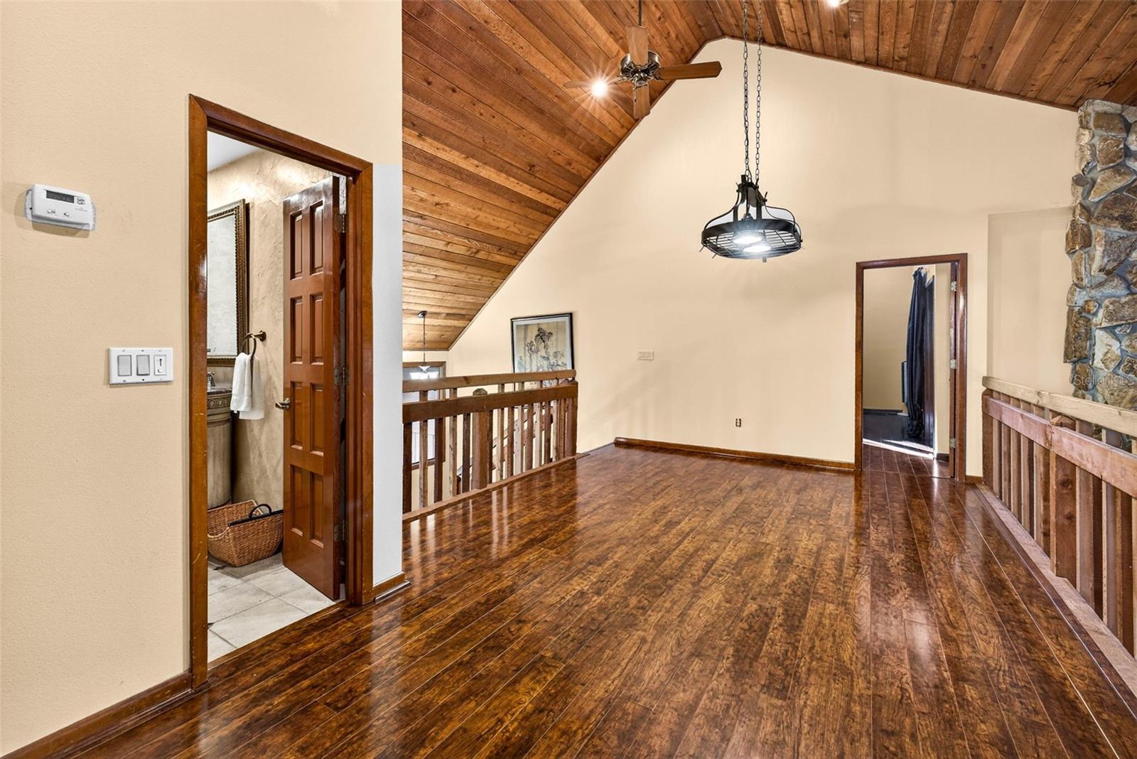 Listing photo id 13 for 6410 112th Avenue