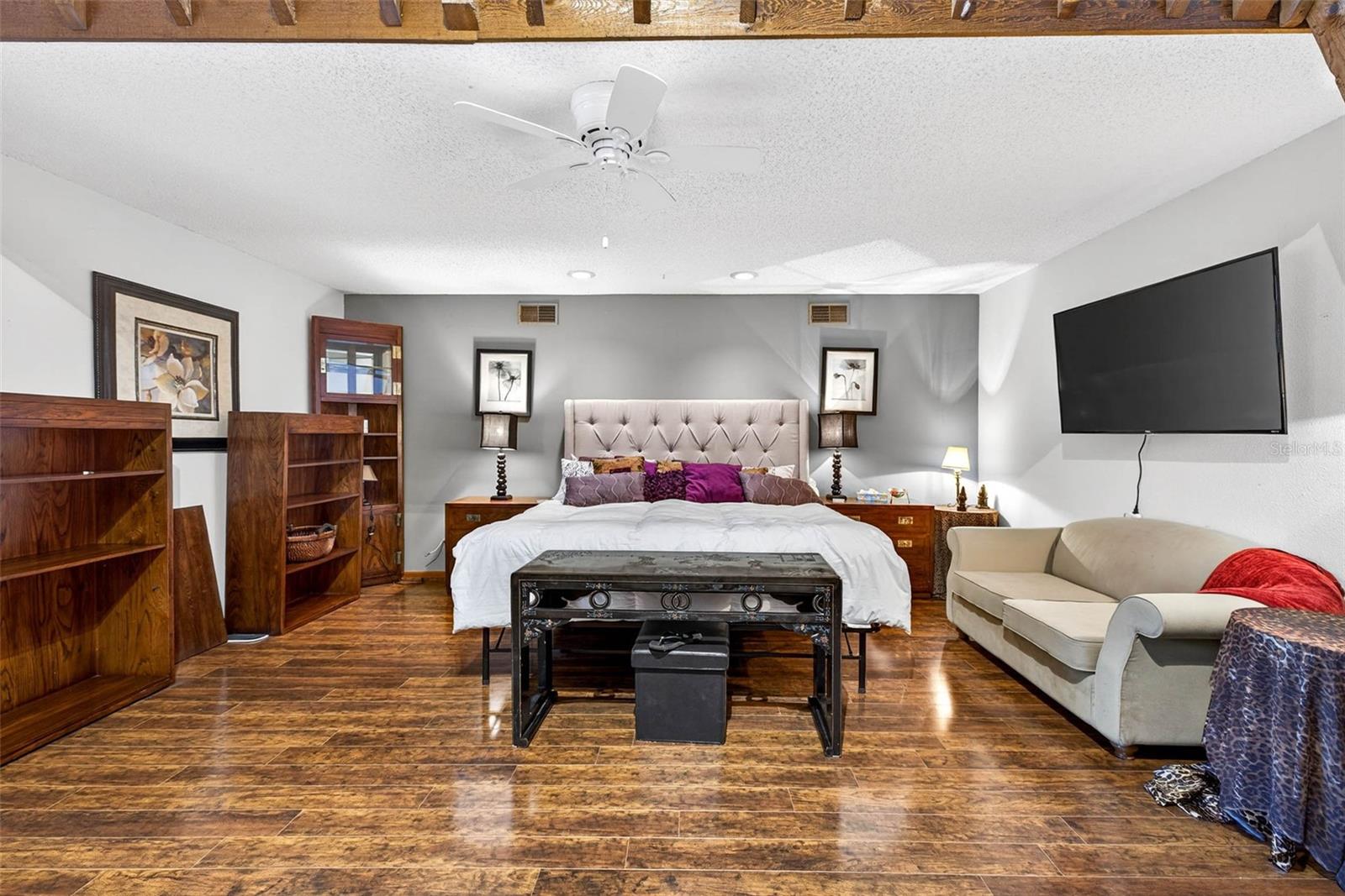 Listing photo id 15 for 6410 112th Avenue