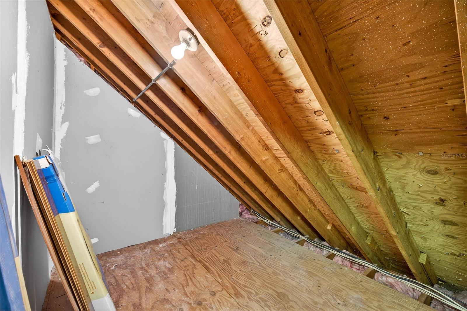 Listing photo id 18 for 6410 112th Avenue