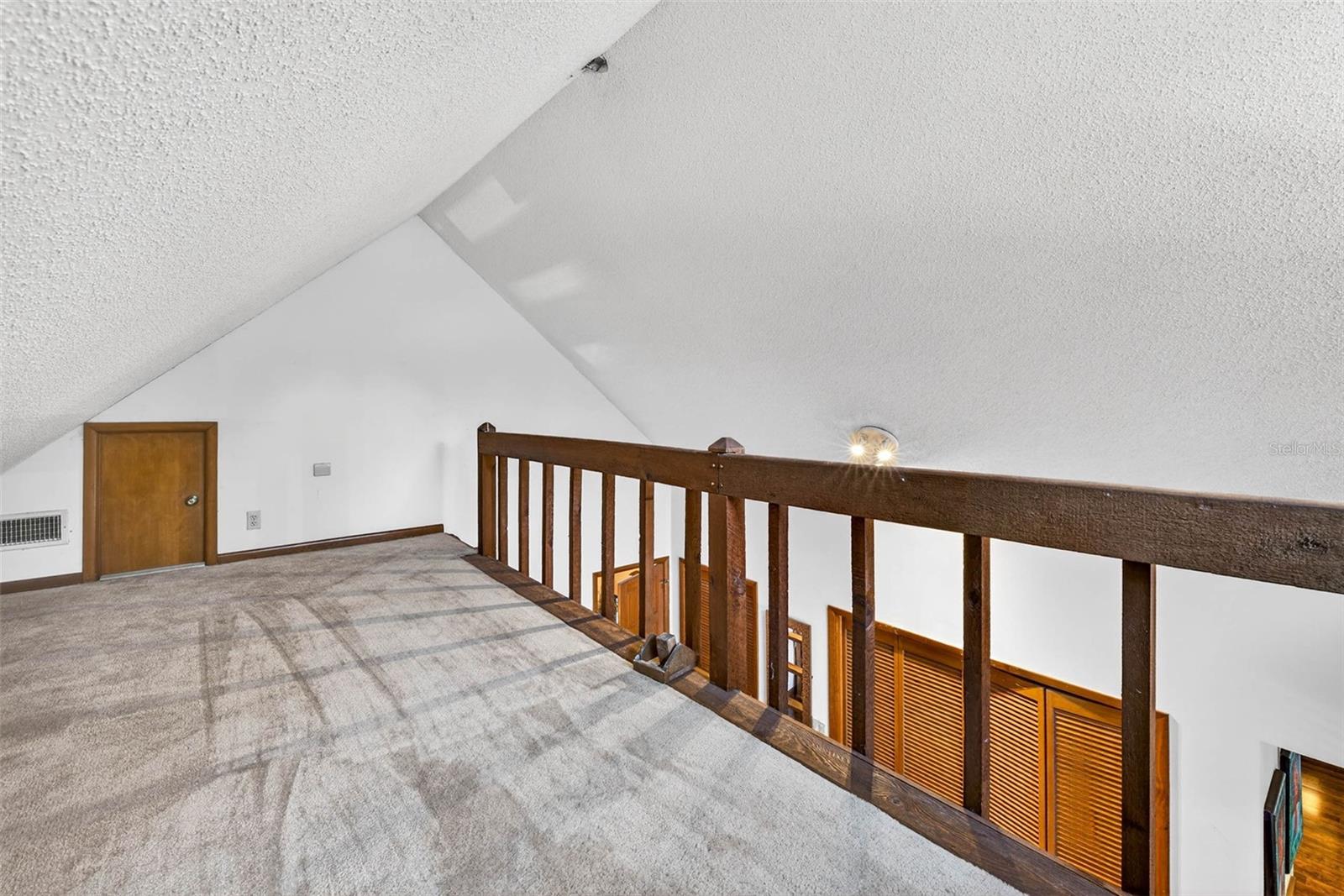 Listing photo id 20 for 6410 112th Avenue