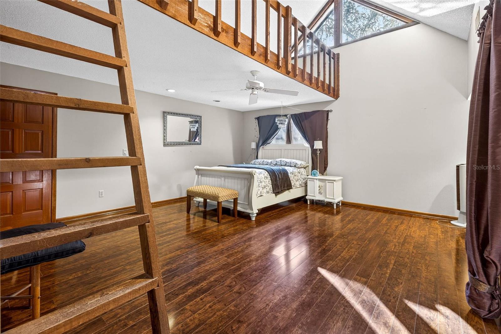 Listing photo id 21 for 6410 112th Avenue