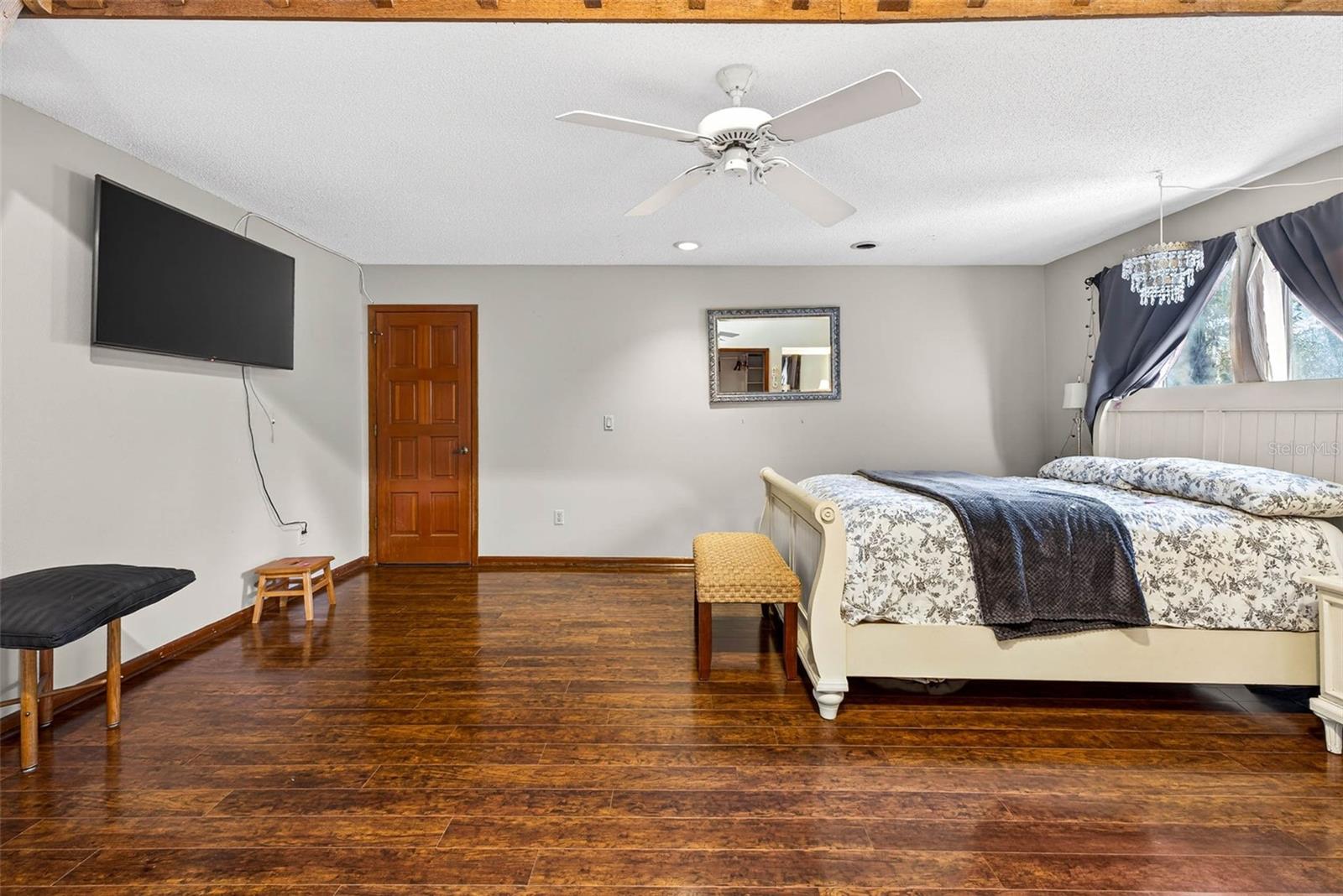 Listing photo id 22 for 6410 112th Avenue