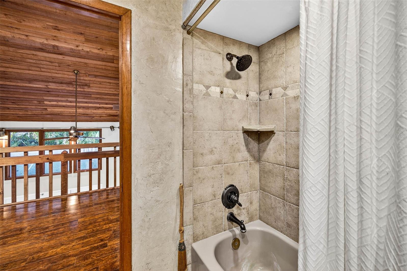 Listing photo id 29 for 6410 112th Avenue